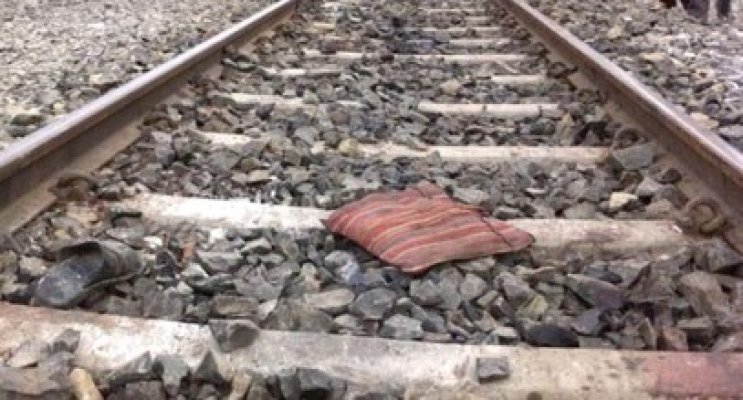 Un copil de 13 ani, nenorocit pe viaţă: mergea la cerşit, când trenul i-a secţionat picioarele